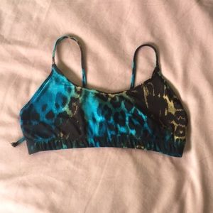 Onzie Bra top adjustable crisscross straps